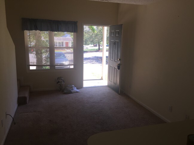 Living area. - 1375 Flintwood Dr
