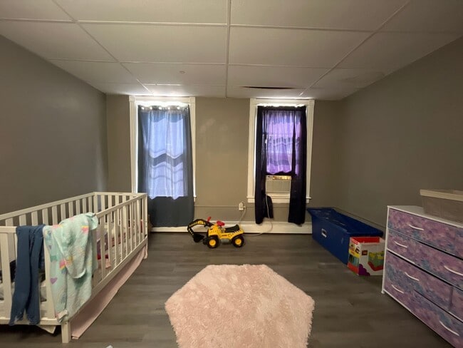 Building Photo - Well-maintained 3-bedroom home in Southsid...