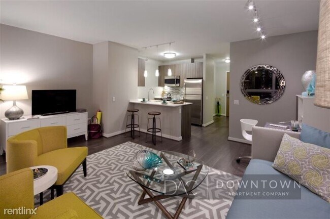 Building Photo - Studio, 1 bath Apartment - 356 W Hubbard St