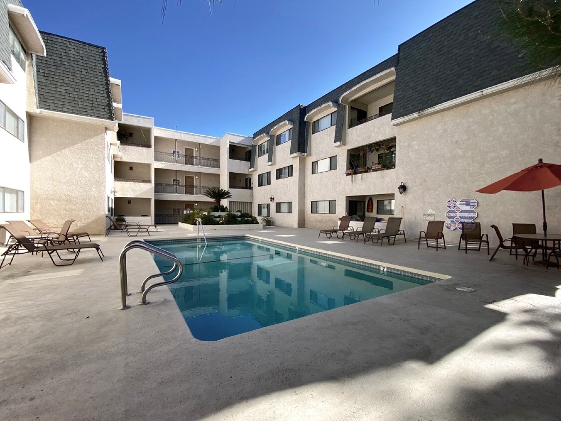 Primary Photo - Charming Upper-Level Condo with Private Ba...