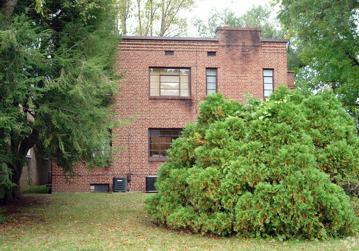 Building Photo - 409 38th St SE