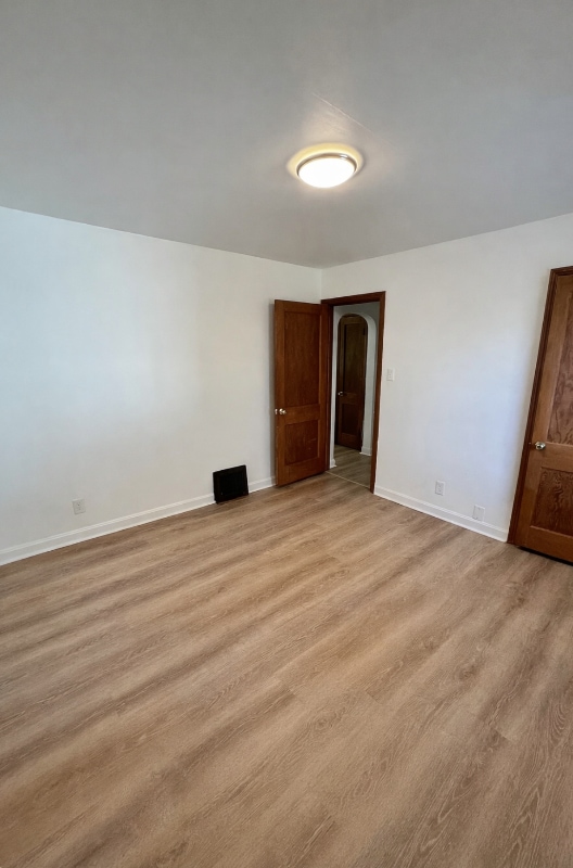 Building Photo - 112 S Villa Dr