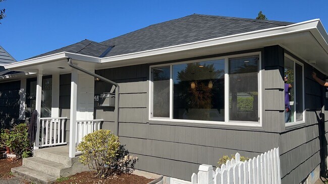 Building Photo - CLICK "REQUEST A TOUR" NOW!