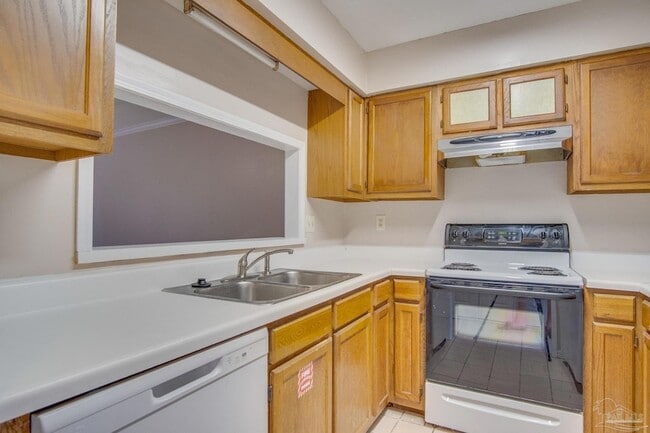 Building Photo - 3050 Belle Meade Dr