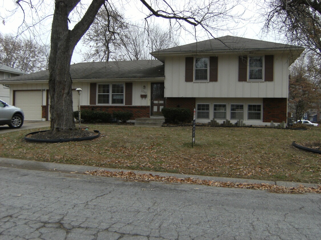 6200 120th Terrace, Grandview, MO 64030 House Rental in Grandview, MO