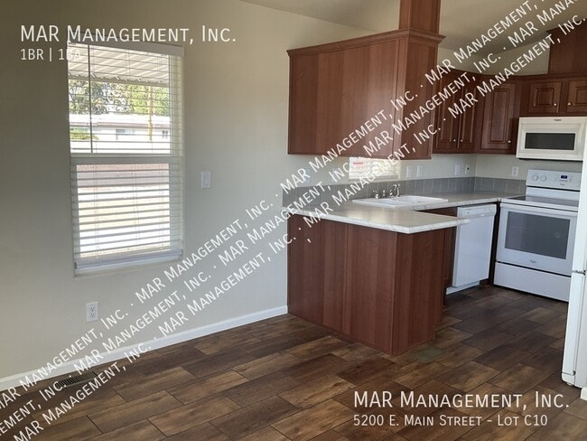 Foto del edificio - 5200 E Main St