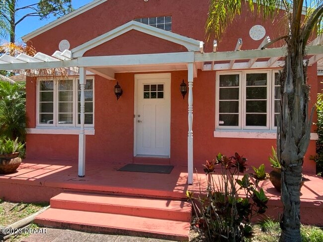 Building Photo - 847 Daytona Ave