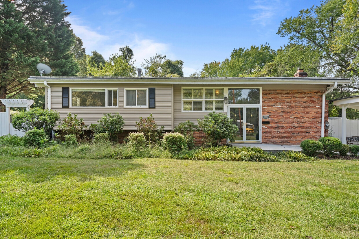 Foto principal - 7403 Carmine St