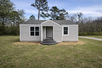 Building Photo - 1100 Tunnel Blvd