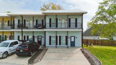 Building Photo - 64 Oak Alley Ln