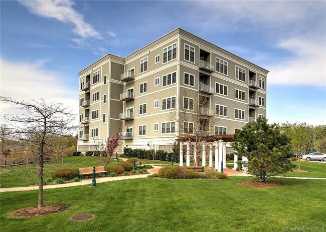 Building Photo - 200 Harbour Close