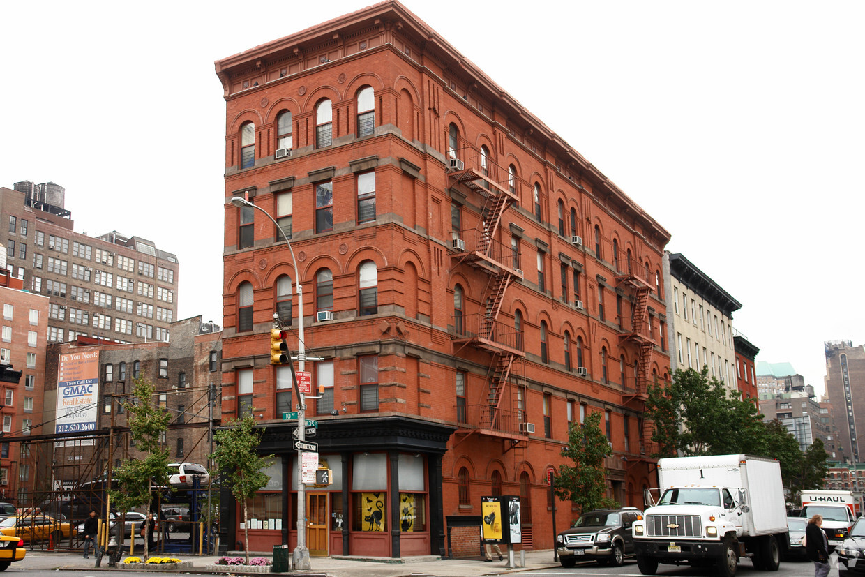 Primary Photo - 450 Tenth Ave