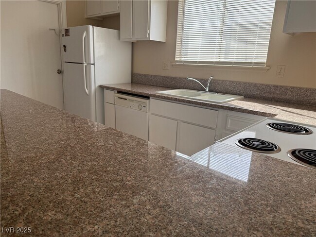 Foto del edificio - 4689 W Sand Creek Ave