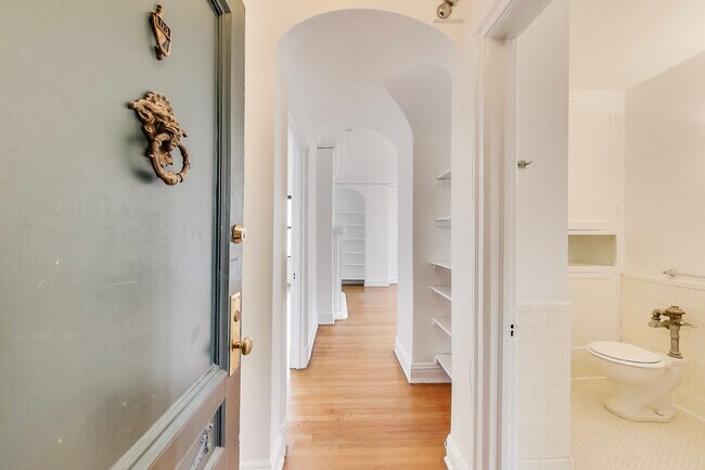 Foto del edificio - 1765 E 55th St