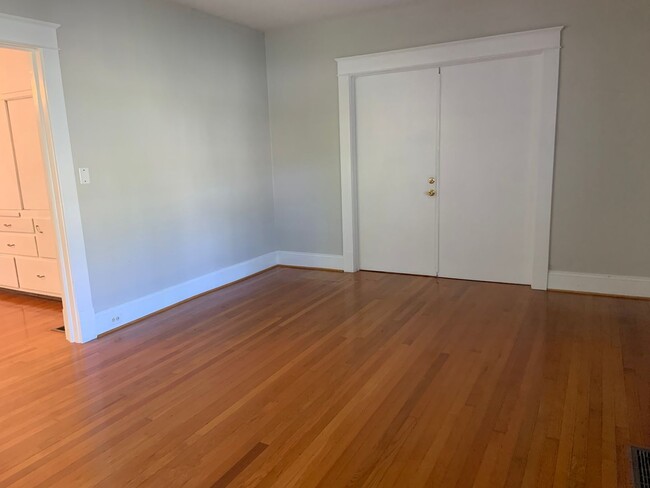 Building Photo - 403 N Mendenhall Street (Duplex)