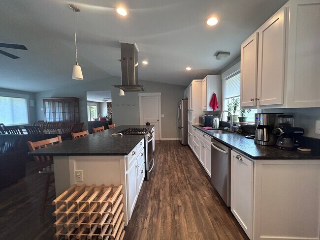 Foto del edificio - 3 Bedroom 2 Bath home in south Bellingham with a 2-car garage