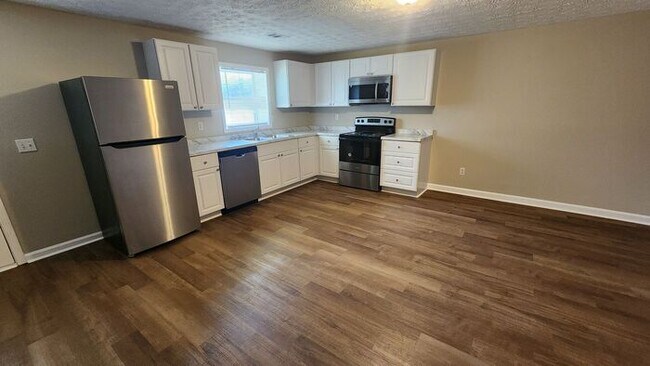 Foto del edificio - 2 Bed 1 Bath Unit - Completely Remodeled -...