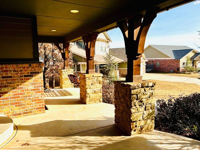 Building Photo - Beautiful 3BD 2BA w/ Bonus Room Located in...