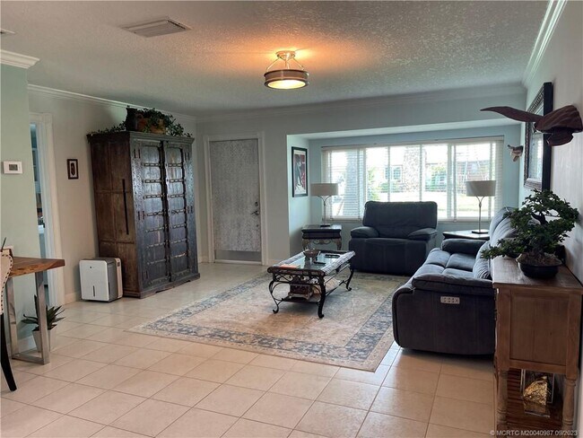 Building Photo - 4621 SE Shady Ridge Ln