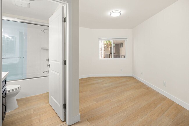 Building Photo - nat105