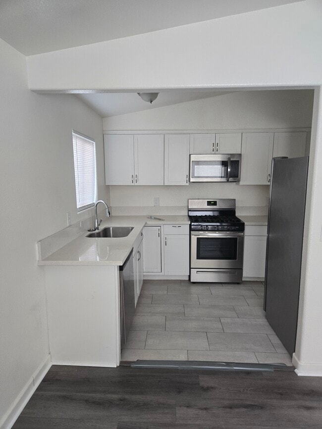 Building Photo - 1280 Blankenship Ave