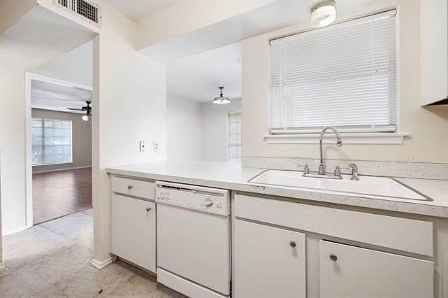 Foto del edificio - 4509 Altamesa Blvd