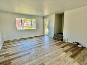 Building Photo - 7 Bennett Village Terrace