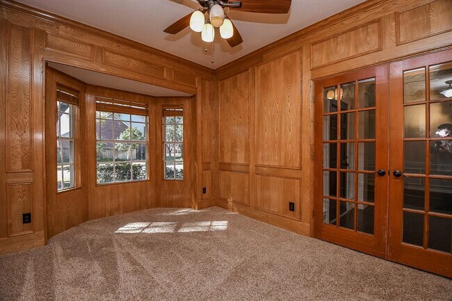 Building Photo - 3023 Clear Water Park Dr