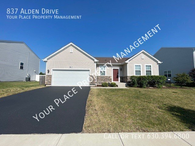 Foto principal - Beautiful 3 Bedroom, 2 Bathroom Ranch in N...