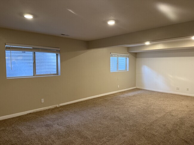Building Photo - 7691 Willow Walk Ln