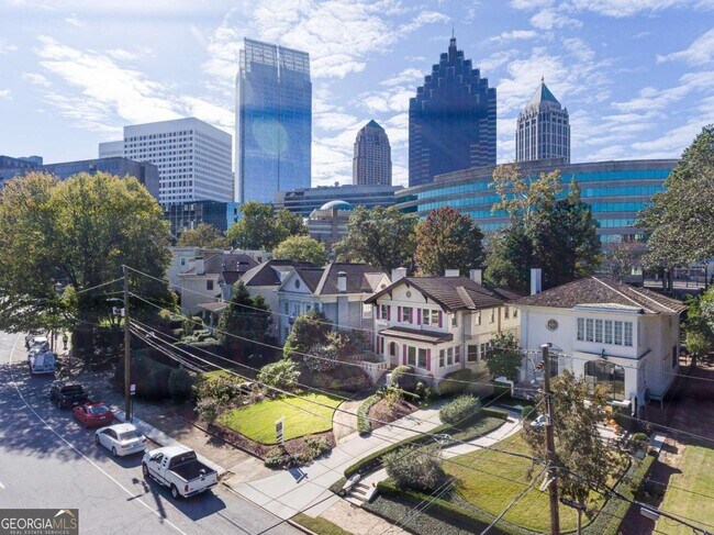 Building Photo - 44 Peachtree Cir NE