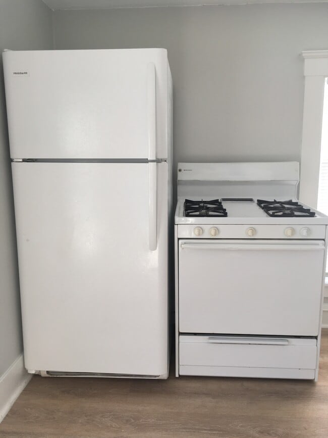 Kitchen Appliances 1 - 219 W Oakland Ave
