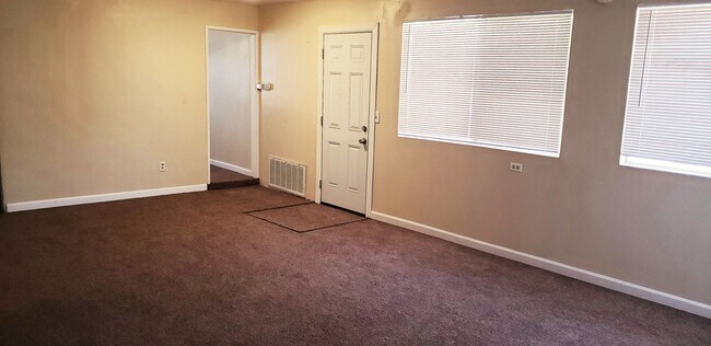 Foto del edificio - 3 Bed 1 Bath Home