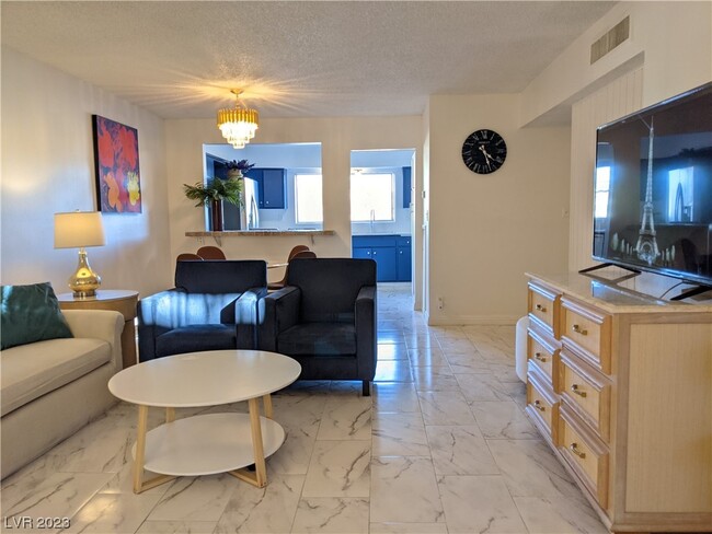 Foto del edificio - 356 E Desert Inn Rd