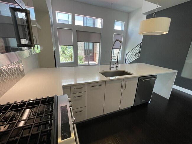 Foto del edificio - 3030 Wilson Ct