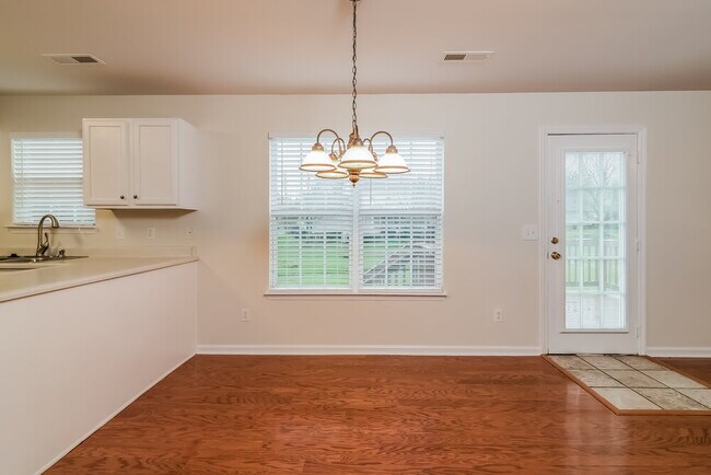 Building Photo - 1864 Devon Dr