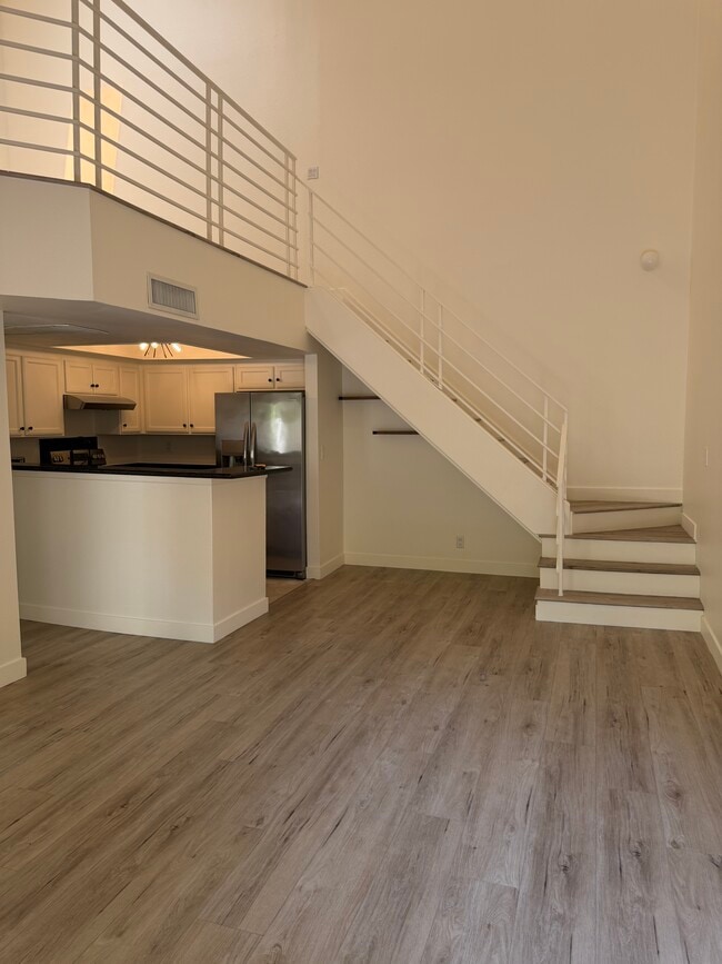 Building Photo - 64 N Mar Vista Ave