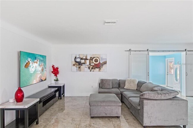 Foto del edificio - 2424 61st Ln N