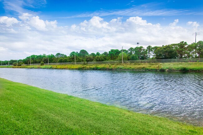 Foto del edificio - 4573 Artesa Way S