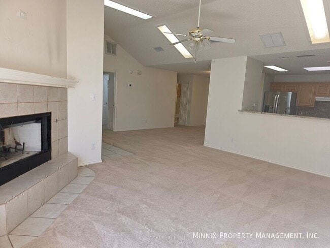 Foto del edificio - 4713 Timber Ln