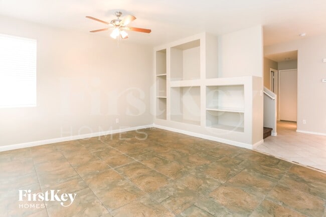 Foto del edificio - 7605 Donald Nelson Ave