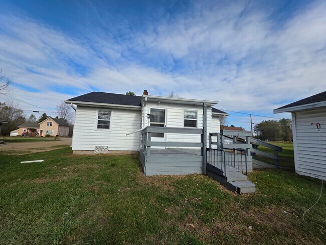 Building Photo - 2 Bedroom Single Family Home in Clintonville