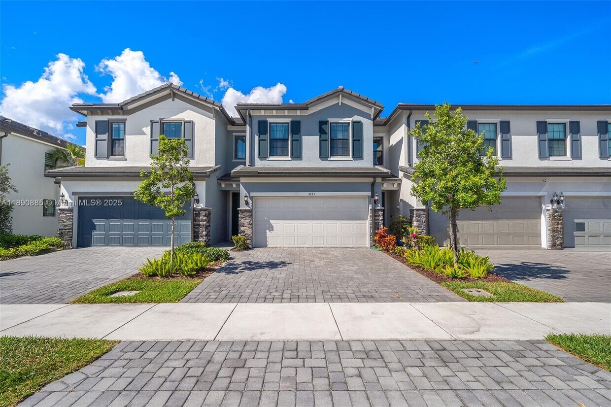 Primary Photo - 2193 Appleton Cir S