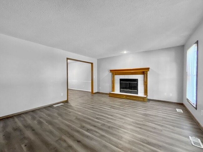 Building Photo - 17301 W 155th Terrace
