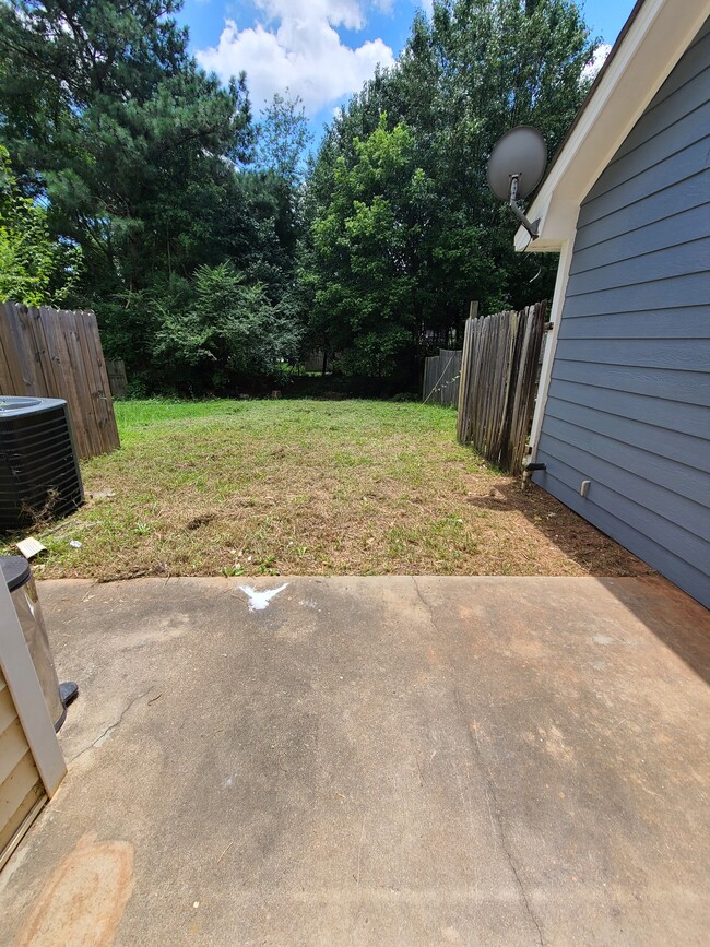 Building Photo - 655 Browning Ln SE