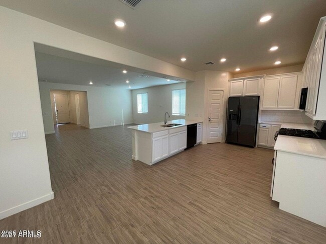 Building Photo - 16739 W Sand Hills Rd
