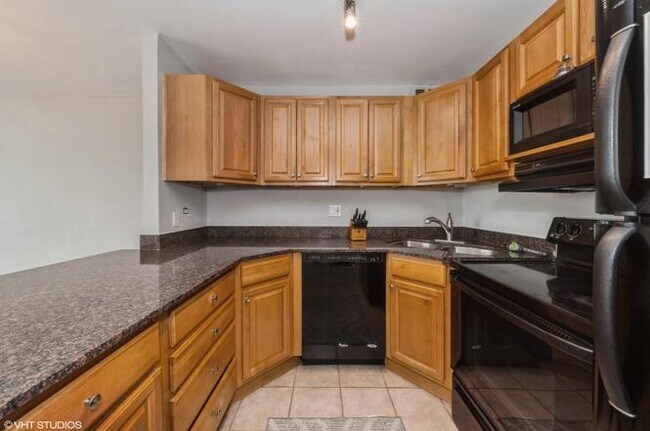 Foto del edificio - 2650 N Lakeview Ave