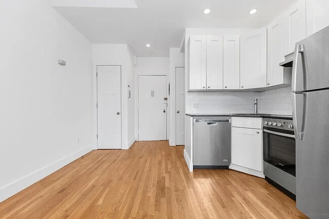 Building Photo - 369 Seventh Avenue