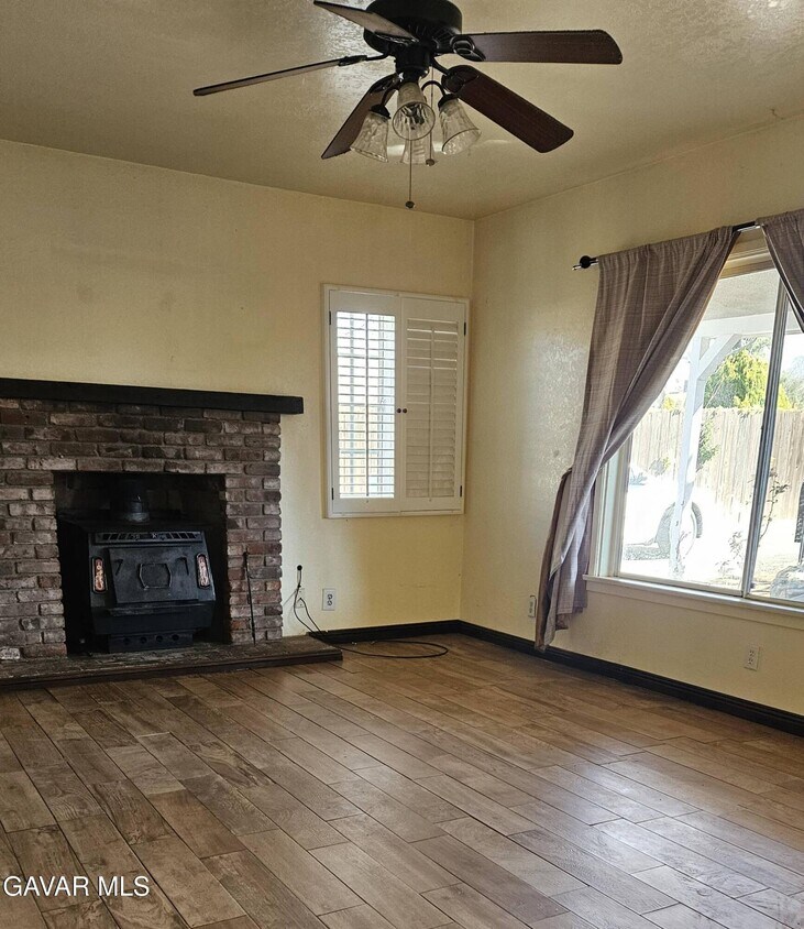 Foto del edificio - 12509 Ave V-10