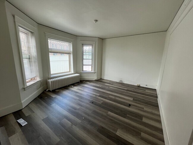 Foto del edificio - 110-114 N 6th Ave E